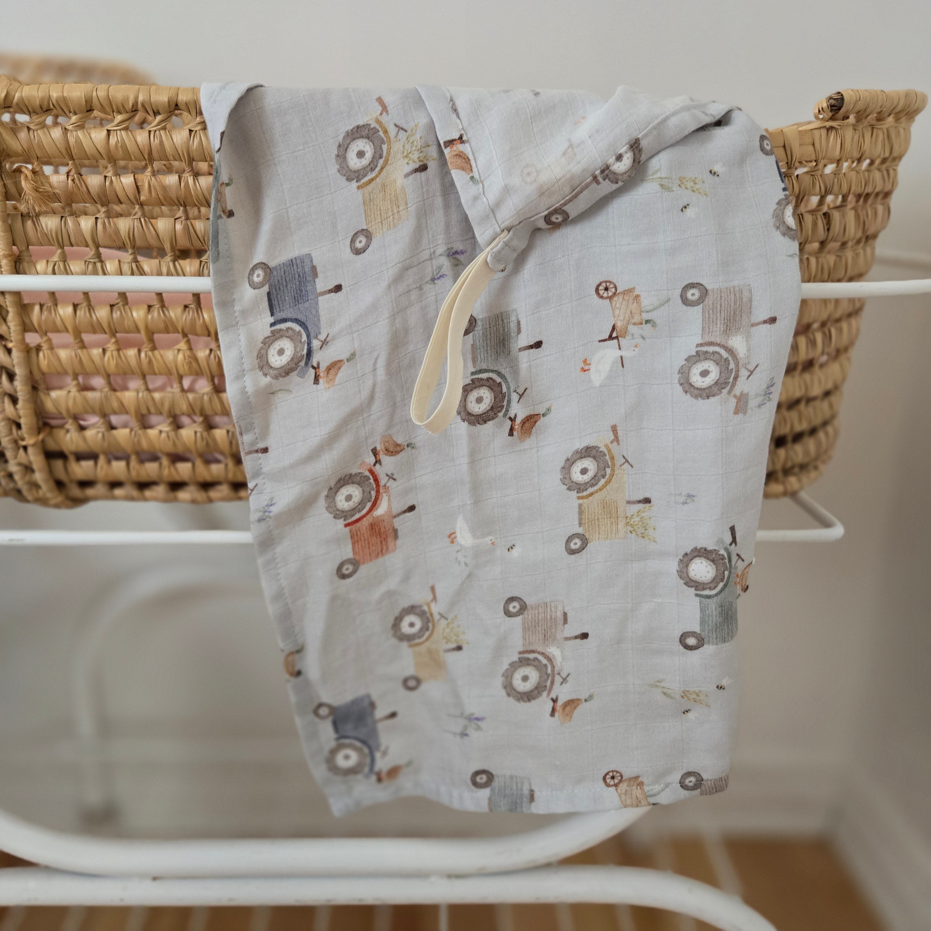 Mini doudou mousseline - Pour la suce - 70% bamboo 30% coton - Modèle Tracteur