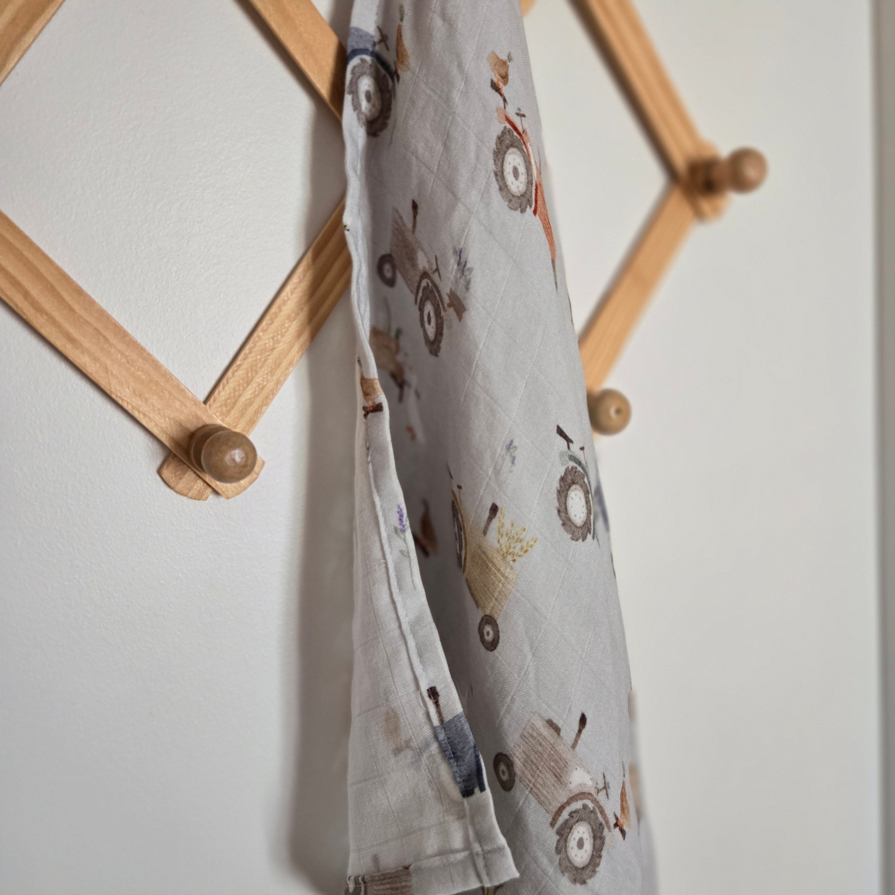 Mini doudou mousseline - Pour la suce - 70% bamboo 30% coton - Modèle Tracteur