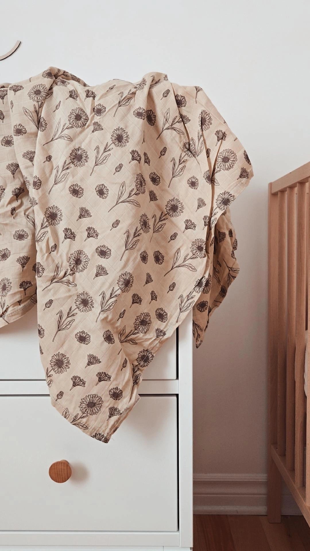 SOLDE - Mousseline  Fleur beige 47" x 47" 50% bamboo 50% coton