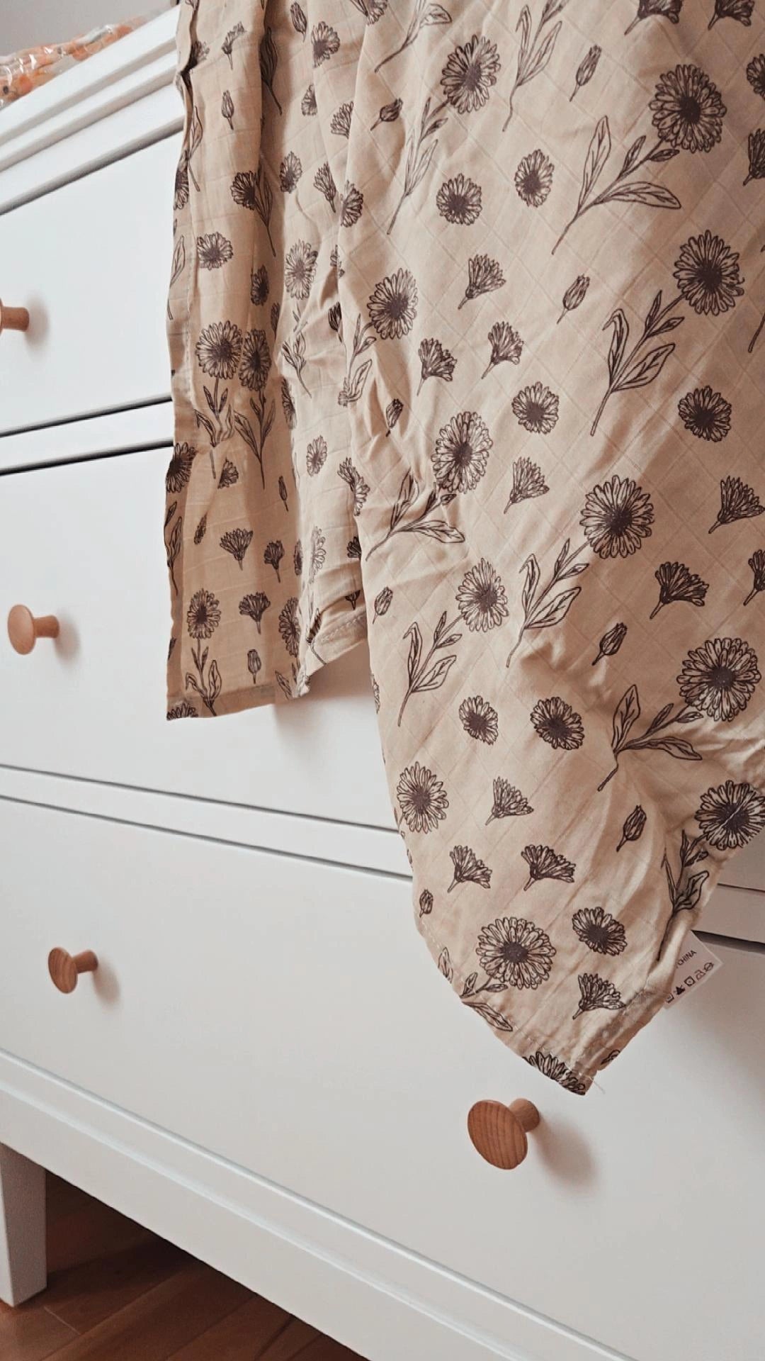 SOLDE - Mousseline  Fleur beige 47" x 47" 50% bamboo 50% coton