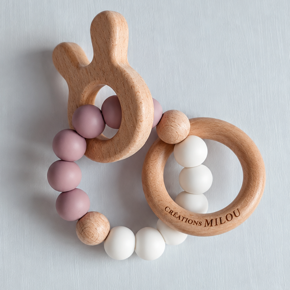 NOUVEAU -, Hochet de dentition - Lapin - Dusty mauve et blanc